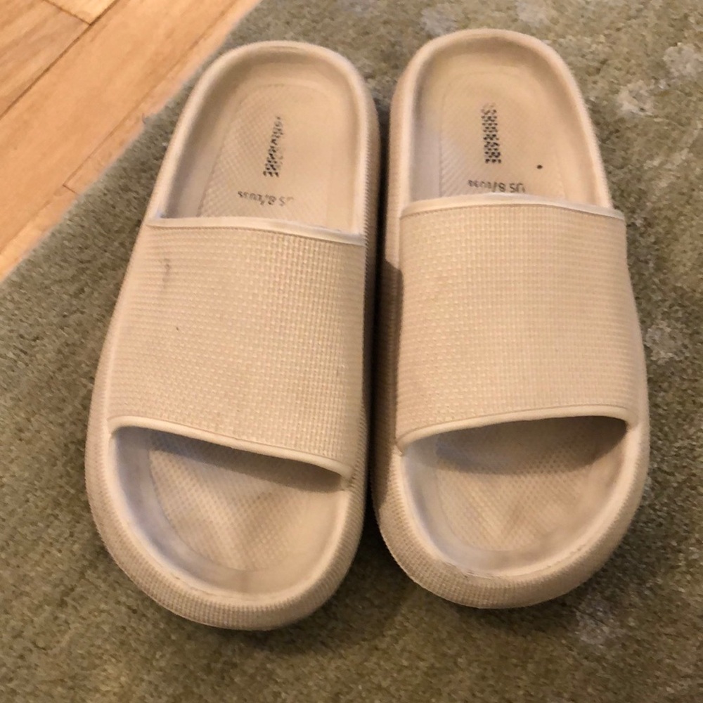 Beige Slide cloud Sandals size 38